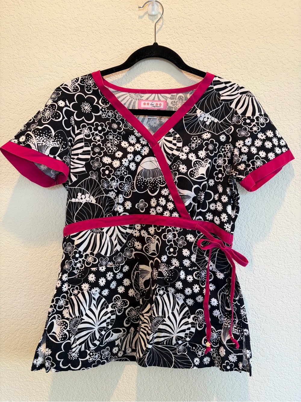 Women’s Black & White Floral Wrap Short Sleeve Top with Pink Trim